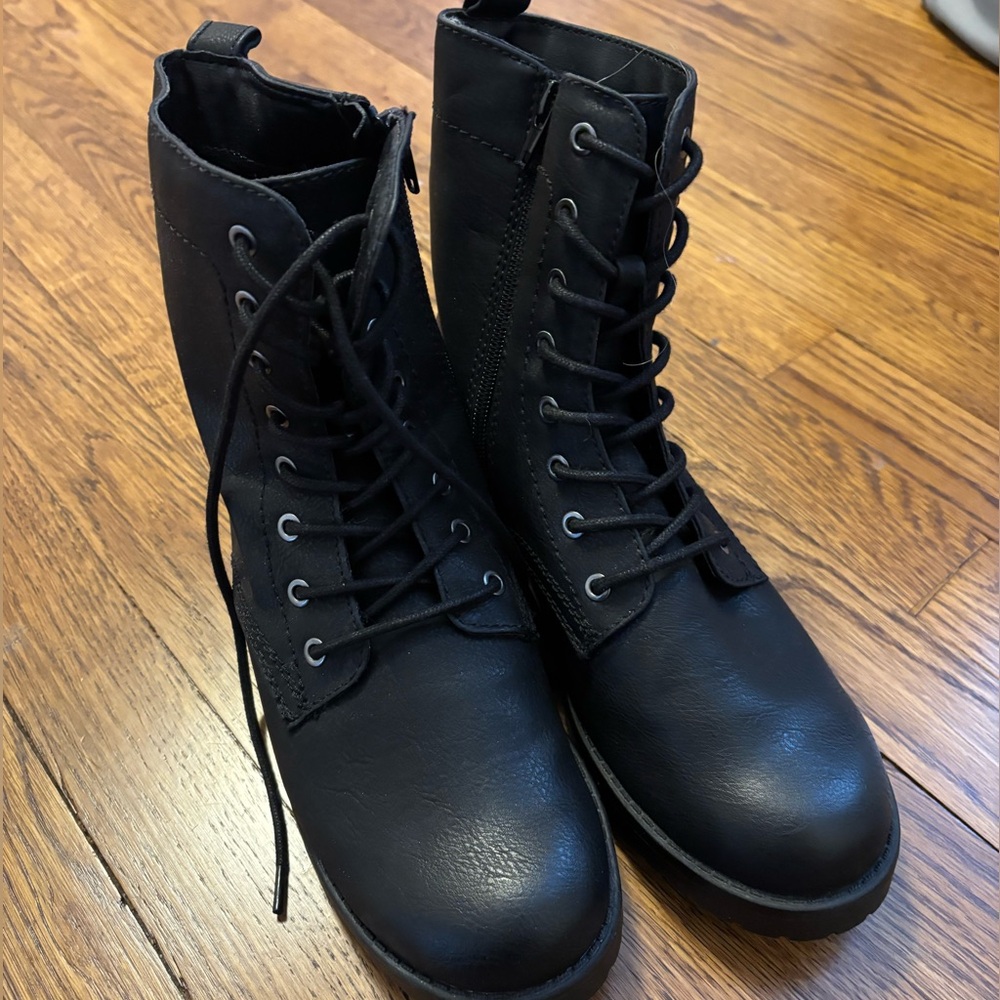 BOOTS